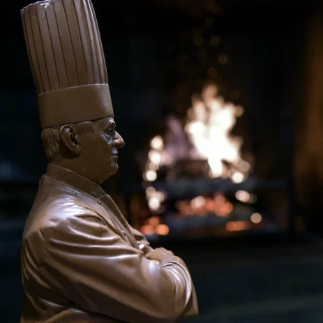 abbaye paul bocuse statue